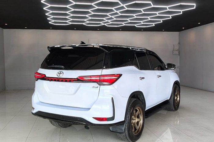 TOYOTA 4WD 2017 2.8V AT FORTUNER WHITE  1153 full