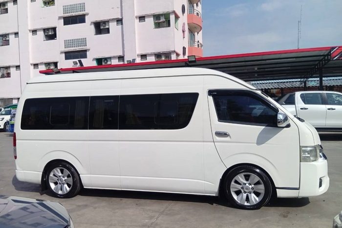 TOYOTA 2WD 2017 3.0 MT COMMUTER WHITE 1190 full