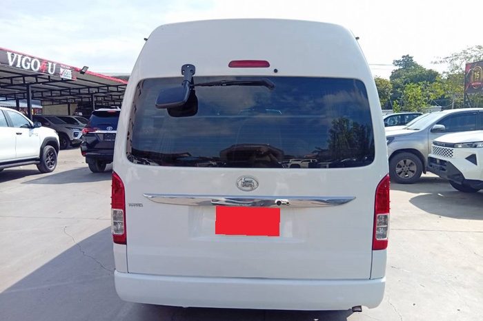 TOYOTA 2WD 2017 3.0 MT COMMUTER WHITE 1190 full