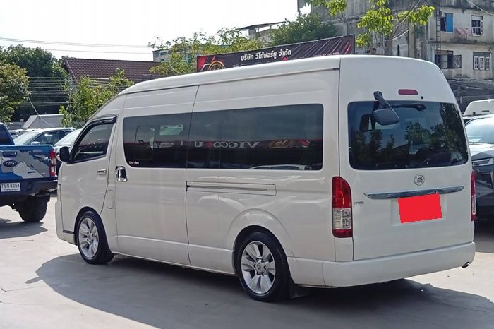 TOYOTA 2WD 2017 3.0 MT COMMUTER WHITE 1190 full