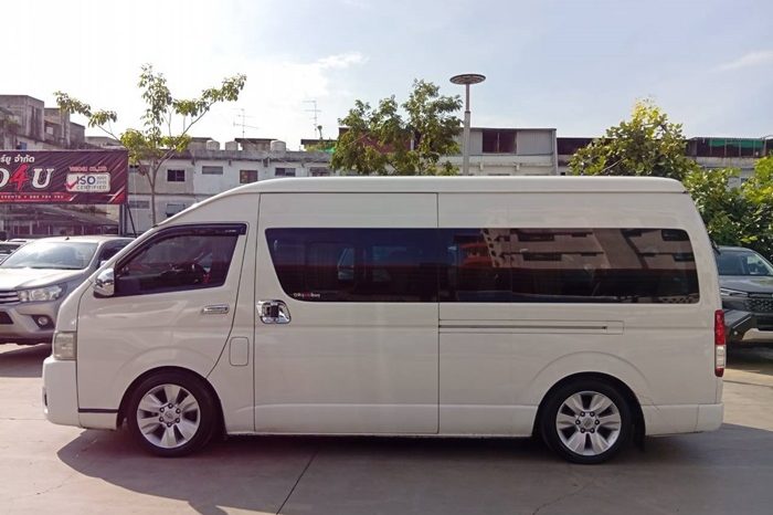 TOYOTA 2WD 2017 3.0 MT COMMUTER WHITE 1190 full