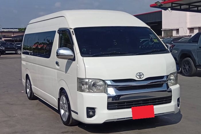 TOYOTA 2WD 2017 3.0 MT COMMUTER WHITE 1190 full
