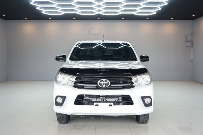 REVO 2WD 2018 2.4J MT STANDARD WHITE  1784 full