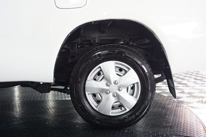 REVO 2WD 2021 2.4J MT STANDARD WHITE  2117 full