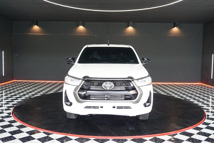 REVO 2WD 2021 2.4J MT STANDARD WHITE  2117 full