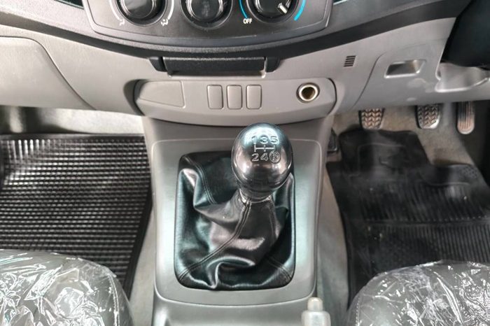 VIGO 2WD 205 2.5J MT SMART CAB WHITE  2197 full