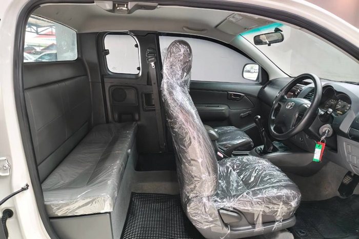 VIGO 2WD 205 2.5J MT SMART CAB WHITE  2197 full