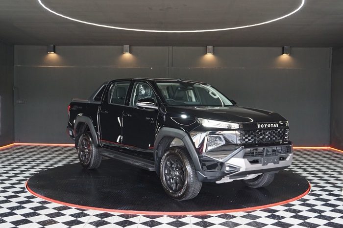 TRAVO OVERLAND PLUS 4WD 2026 2.8 AT DOUBLE CAB BLACK  24596 full
