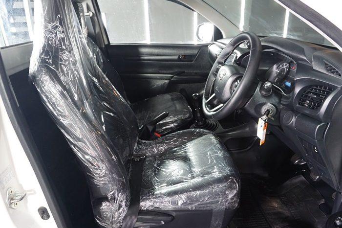 REVO 2WD 2019 2.4J MT STANDARD WHITE  3501 full
