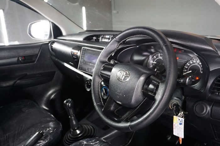 REVO 2WD 2019 2.4J MT STANDARD WHITE  3501 full