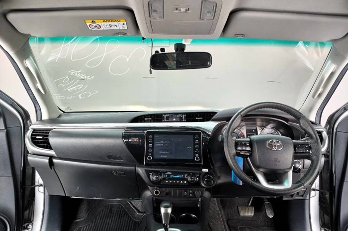 REVO 4WD 2022 2.8 HIGHT AT DOUBLE CAB SILVER  3804 full