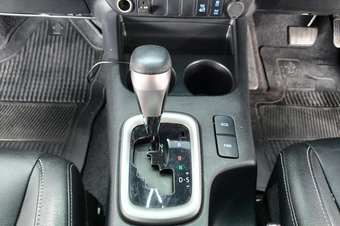 REVO 4WD 2022 2.8 HIGHT AT DOUBLE CAB SILVER  3804 full
