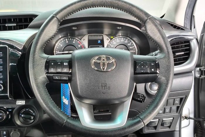 REVO 4WD 2022 2.8 HIGHT AT DOUBLE CAB SILVER  3804 full