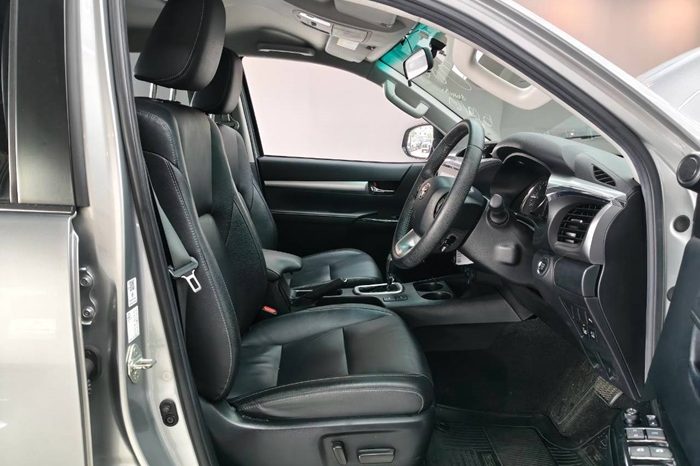 REVO 4WD 2022 2.8 HIGHT AT DOUBLE CAB SILVER  3804 full