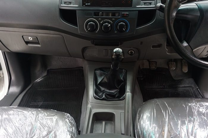 VIGO 2WD 2013 2.7J MT SMART CAB WHITE  3890 full
