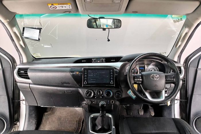 REVO 4WD 2021 2.4 MID MT DOUBLE CAB SILVER 4103 full