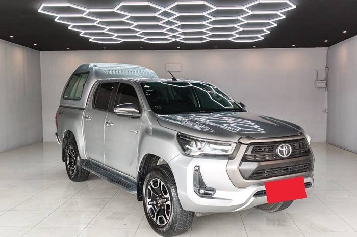 REVO 4WD 2021 2.4 MID MT DOUBLE CAB SILVER 4103 full