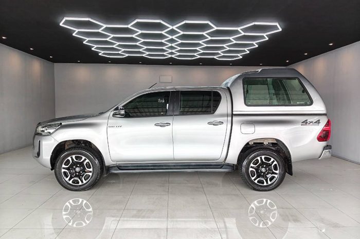 REVO 4WD 2021 2.4 MID MT DOUBLE CAB SILVER 4103 full