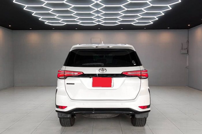TOYOTA 2WD 2023 2.4V AT FORTUNER WHITE  5390 full