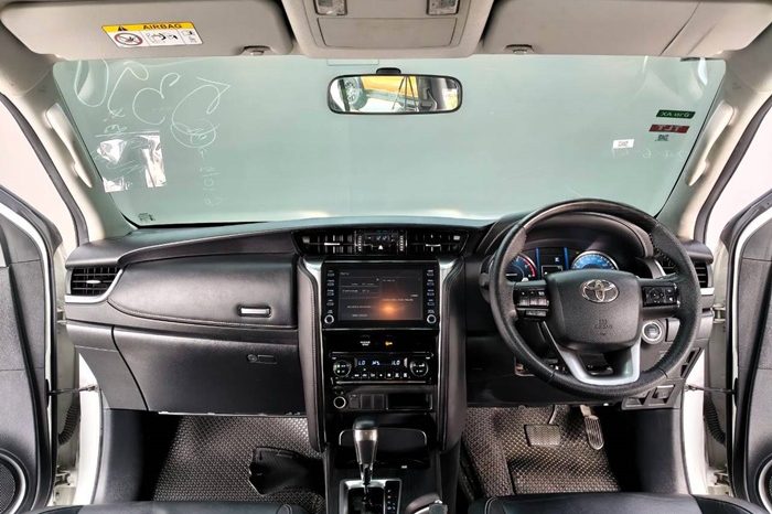TOYOTA 2WD 2023 2.4V AT FORTUNER WHITE  5390 full