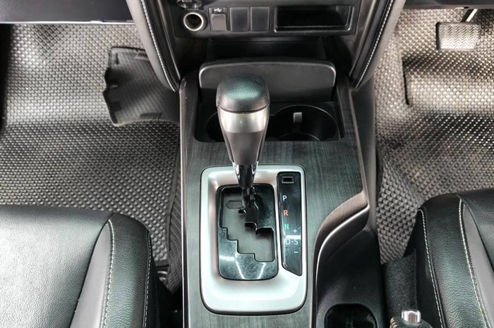 TOYOTA 2WD 2023 2.4V AT FORTUNER WHITE  5390 full
