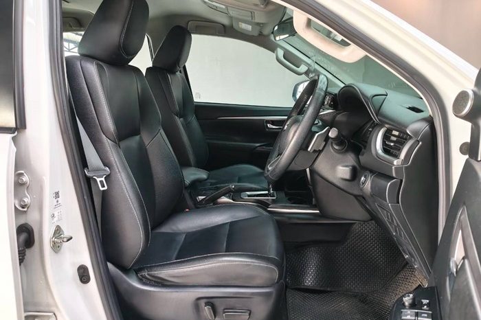 TOYOTA 2WD 2023 2.4V AT FORTUNER WHITE  5390 full