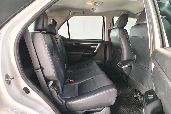 TOYOTA 2WD 2023 2.4V AT FORTUNER WHITE  5390 full