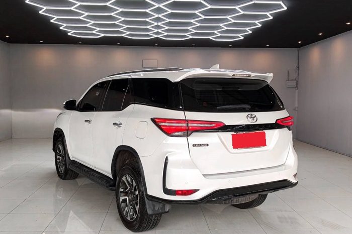 TOYOTA 2WD 2023 2.4V AT FORTUNER WHITE  5390 full