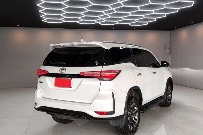 TOYOTA 2WD 2023 2.4V AT FORTUNER WHITE  5390 full