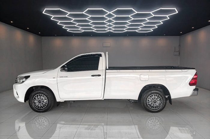 REVO 2WD 2018 2.4J MT STANDARD WHITE  1784 full