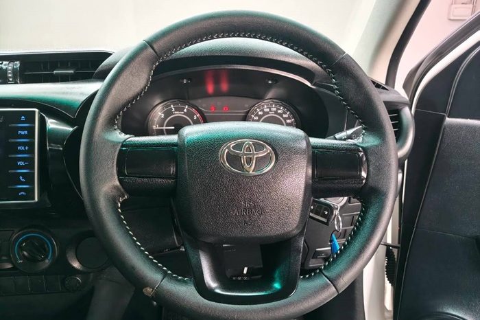 REVO 2WD 2018 2.4J MT STANDARD WHITE  1784 full