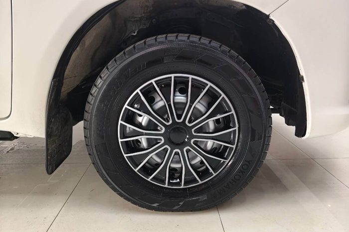 REVO 2WD 2018 2.4J MT STANDARD WHITE  1784 full