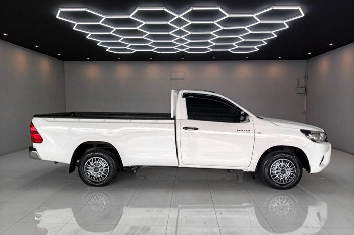 REVO 2WD 2018 2.4J MT STANDARD WHITE  1784 full