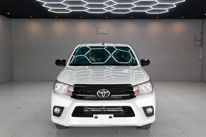 REVO 2WD 2018 2.4J MT STANDARD WHITE  1784 full
