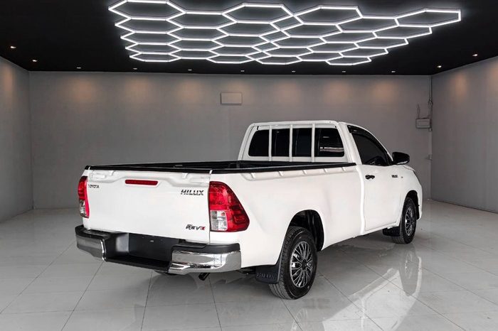 REVO 2WD 2018 2.4J MT STANDARD WHITE  1784 full