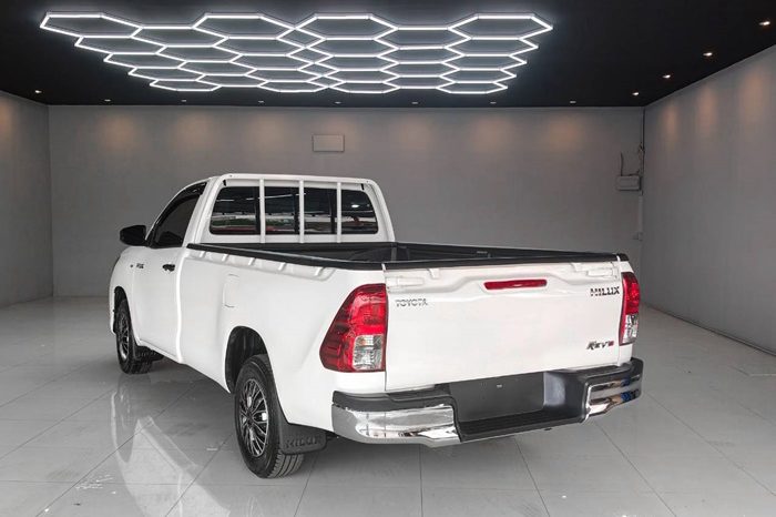 REVO 2WD 2018 2.4J MT STANDARD WHITE  1784 full