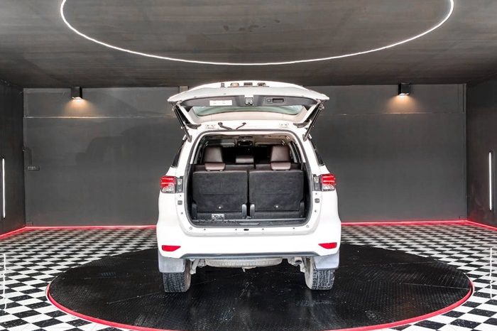 TOYOTA 2WD 2018 2.4V AT FORTUNER WHITE  7320 full