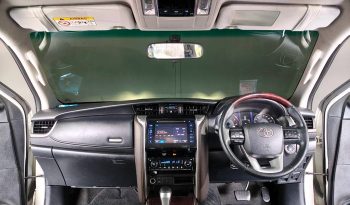 TOYOTA 2WD 2018 2.4V AT FORTUNER WHITE  7320 full