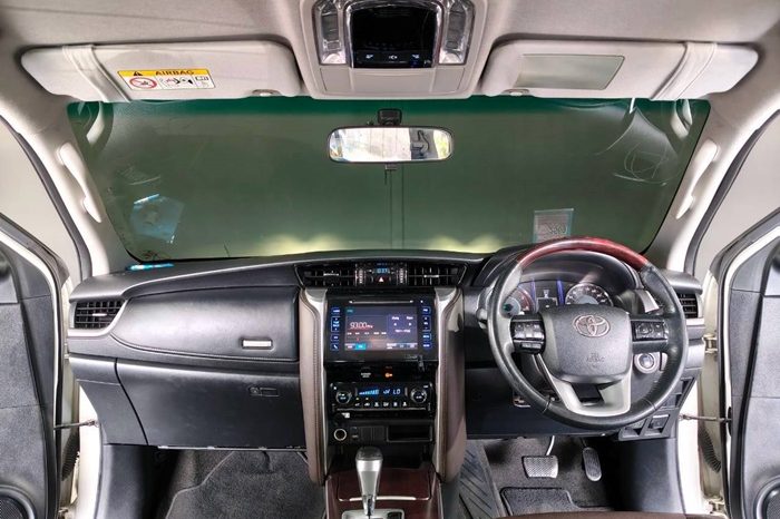 TOYOTA 2WD 2018 2.4V AT FORTUNER WHITE  7320 full