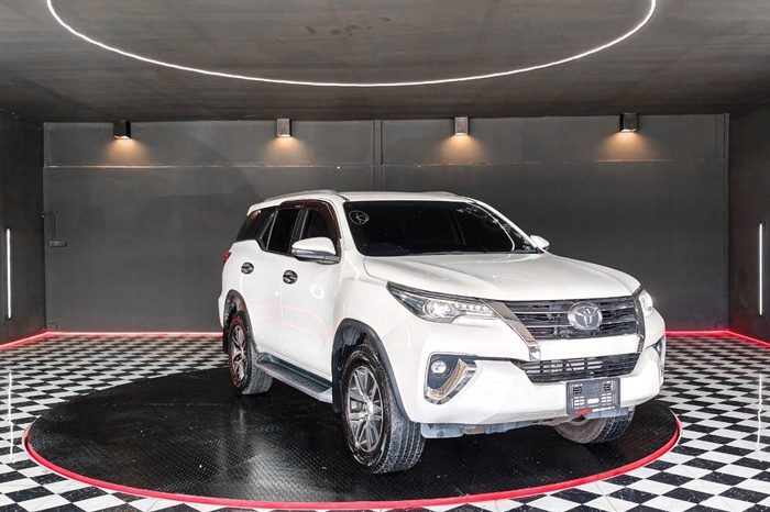 TOYOTA 2WD 2018 2.4V AT FORTUNER WHITE  7320 full