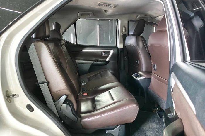 TOYOTA 2WD 2018 2.4V AT FORTUNER WHITE  7320 full