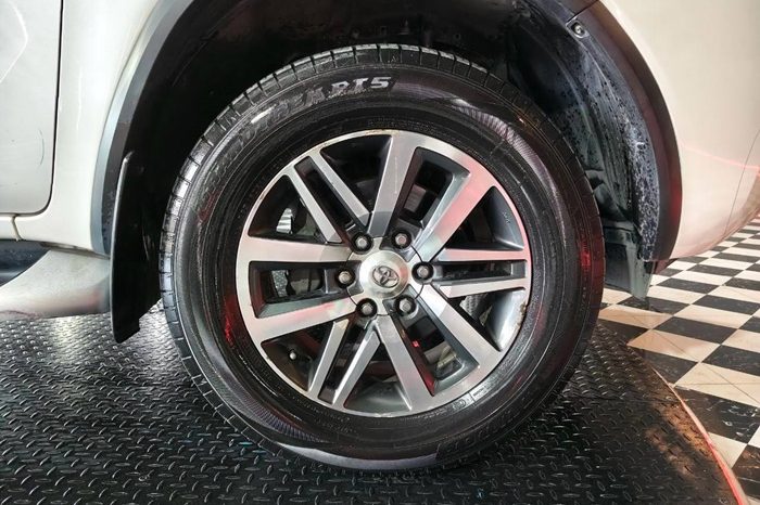 TOYOTA 2WD 2018 2.4V AT FORTUNER WHITE  7320 full