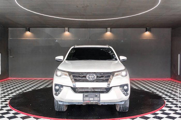 TOYOTA 2WD 2018 2.4V AT FORTUNER WHITE  7320 full