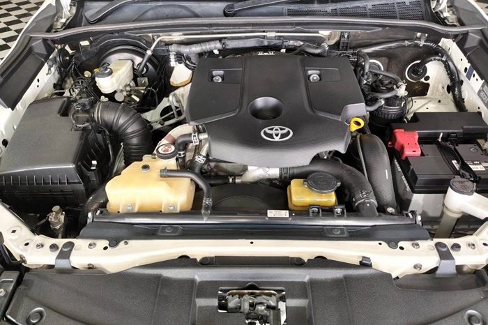 TOYOTA 2WD 2018 2.4V AT FORTUNER WHITE  7320 full