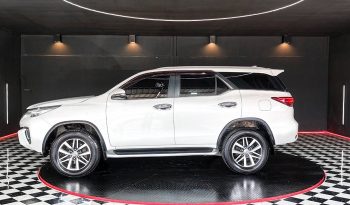 TOYOTA 2WD 2018 2.4V AT FORTUNER WHITE  7320 full