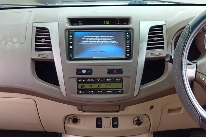 TOYOTA 4WD 2005 2.7V AT FORTUNER SILVER 7625 full