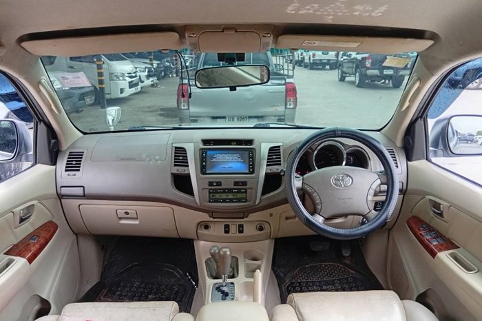 TOYOTA 4WD 2005 2.7V AT FORTUNER SILVER 7625 full
