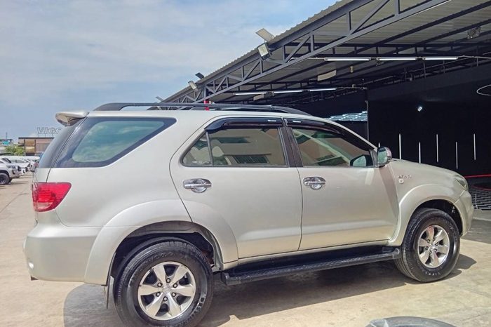 TOYOTA 4WD 2005 2.7V AT FORTUNER SILVER 7625 full