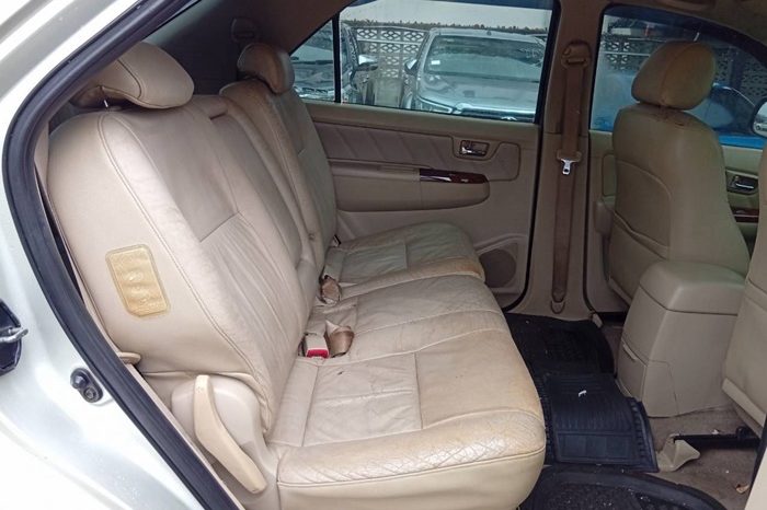 TOYOTA 4WD 2005 2.7V AT FORTUNER SILVER 7625 full