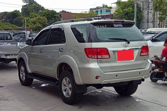 TOYOTA 4WD 2005 2.7V AT FORTUNER SILVER 7625 full